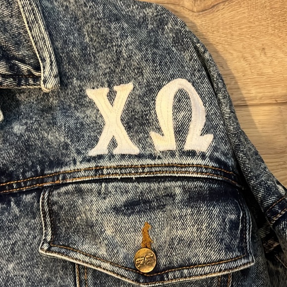 CHI-Omega we are Chi-O’s vintage Jean Jacket Mizz Lizz Size:M ❤️🧡 - Picture 3 of 4